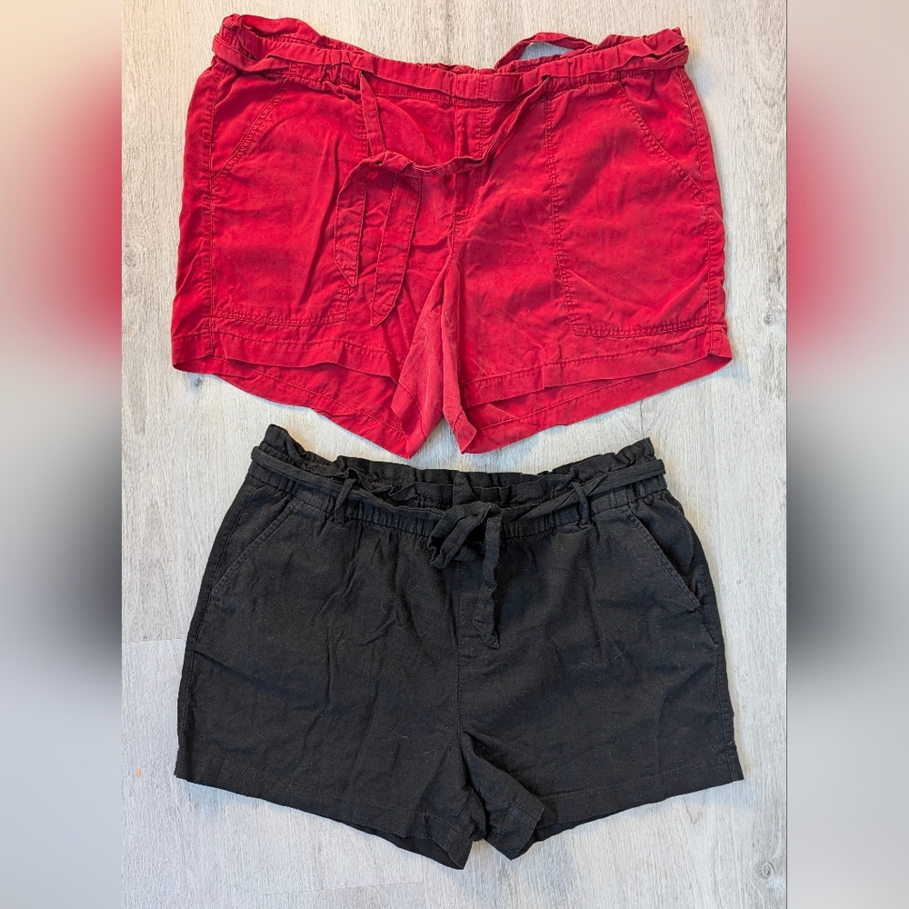 Bundle Of 2 Casual Red Black Shorts Plus Size Old Navy Reitmans Size 18 & 19